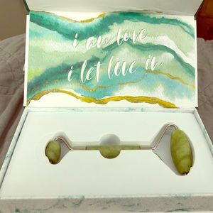 Atahana Jade Roller